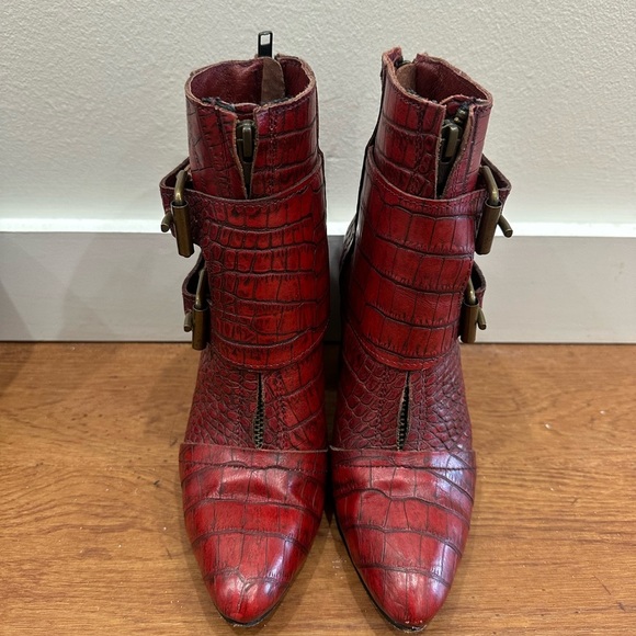 Freebird by Steven Joey Ankle Boot - Picture 4 of 6